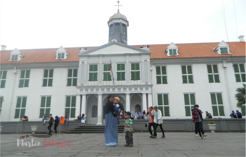 di kota tua dalam rangka agenda berkeliling jakarta