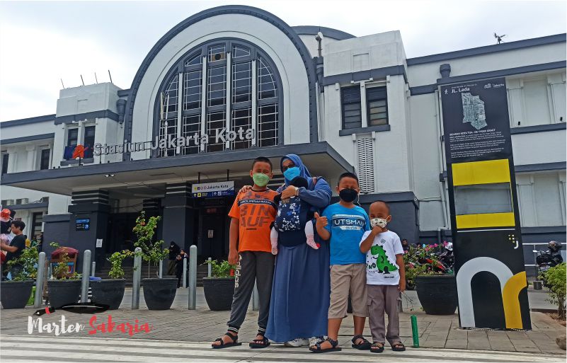 keliling jakarta di stasiun jakarta kota